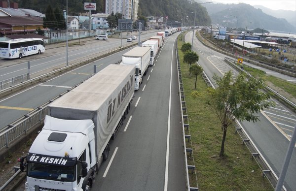 a Sarp Sınır Kapısı’nda Noel kuyruğu
