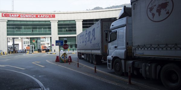 a Sarp Sınır Kapısı’nda Noel kuyruğu