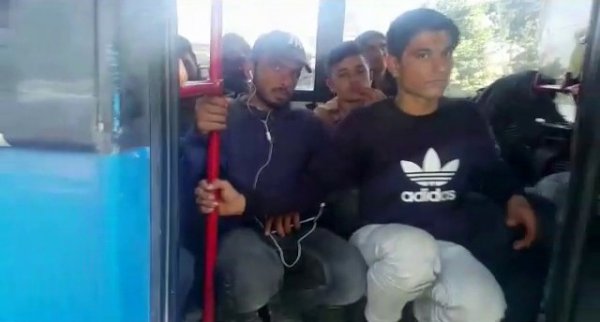 Adana'da daha fazla yolcu taşımak isteyen sürücülere ceza