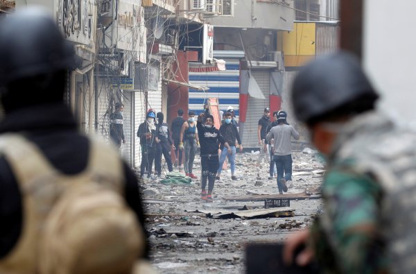 r Irak'taki gösterilerde 57 kişi yaralandı