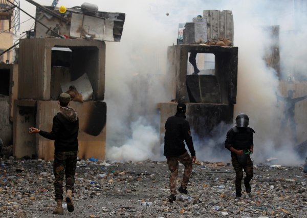 r Irak'taki gösterilerde 57 kişi yaralandı