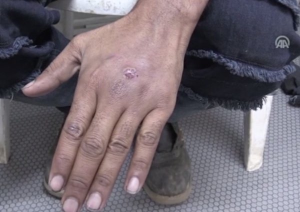 Yunan askerleri kaçak göçmenlere eziyet etti