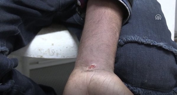 Yunan askerleri kaçak göçmenlere eziyet etti