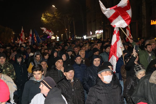 a Gürcistan'da protestolar yeniden alevlendi