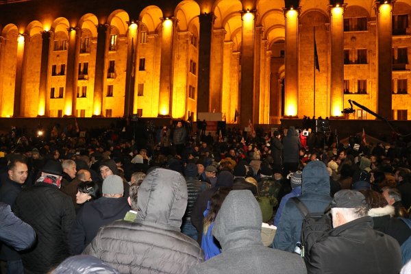 a Gürcistan'da protestolar yeniden alevlendi
