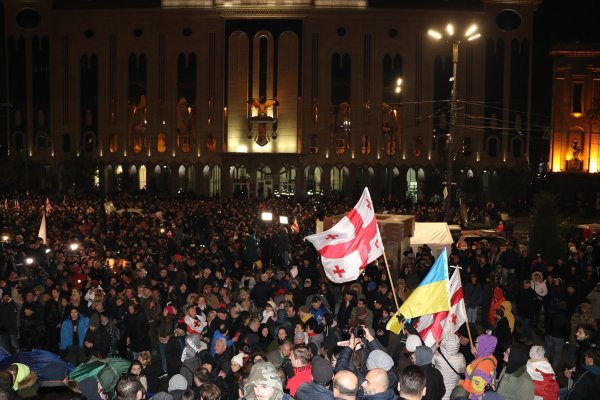 a Gürcistan'da protestolar yeniden alevlendi
