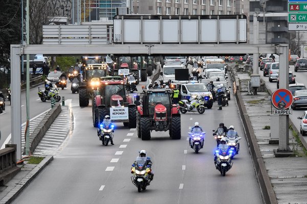 Fransa'da çiftçiler tarım politikasını protesto etti