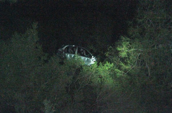 i Yabancı uyruklu kadın kazada öldü, uçurumdan itfaiye çıkardı