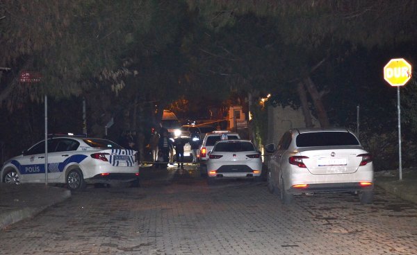 a Patrik Bartholomeos'un evine giren hırsızlar yakalandı