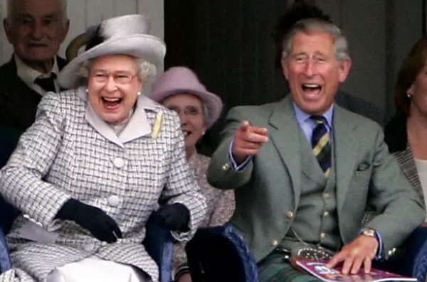 r Kraliçe Elizabeth tahttan iniyor