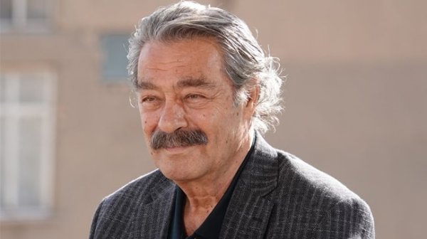 Kadir İnanır depremde Arnavutluk'taydı