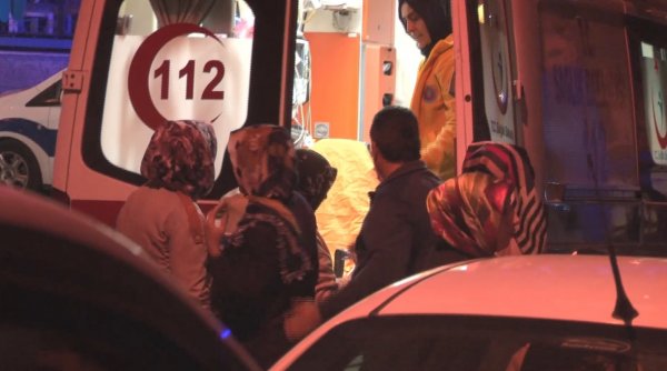 i Esenler'de bir sokakta elektrik panosu patladı