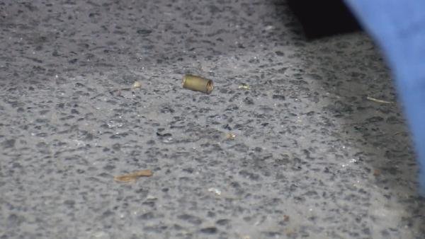 d Alkol alan iki kişi, silah kabzasıyla darbedildi