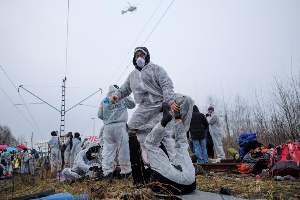 r Almanya'da iklim aktivistlerinden kömür protestosu
