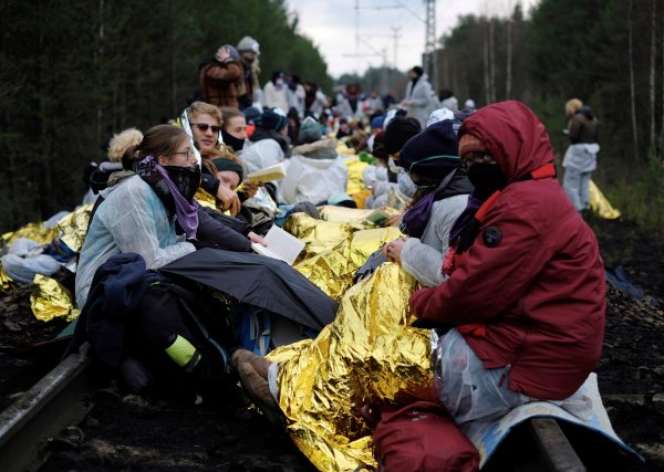 r Almanya'da iklim aktivistlerinden kömür protestosu