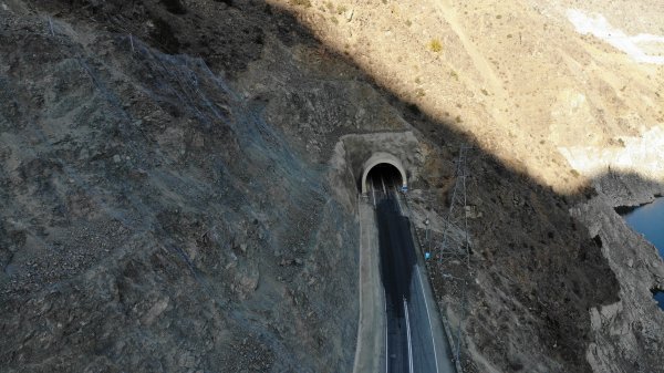 i Yusufeli ilçesine ulaşım tünellerle sağlanıyor