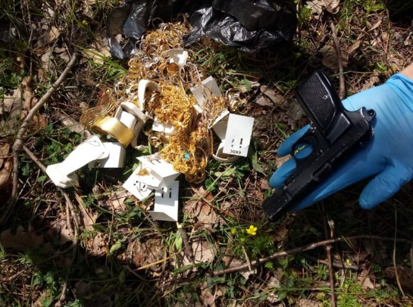 i Kuyumcudan 5 kilo altın çalan hırsızlar serbest kaldı