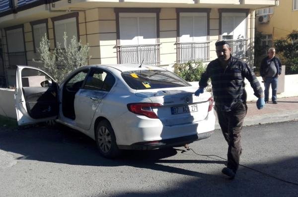 d Otomobil sürerken tüfekle vurularak öldürüldü