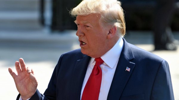 Trump'tan NATO yorumu yapan Macron'a eleştiri