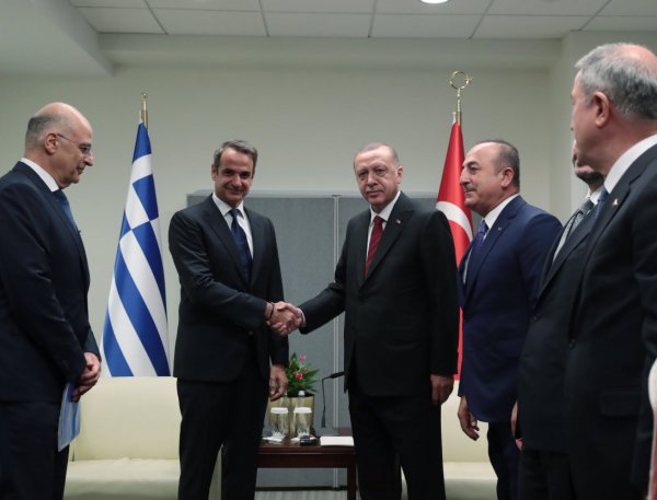 NATO Zirvesi'nde Erdoğan-Miçotakis görüşmesi