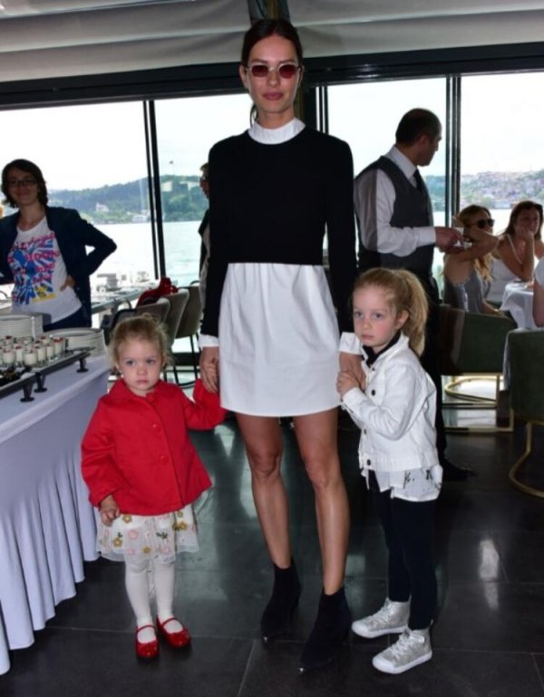 Yasemin Özilhan kızlarını anlattı