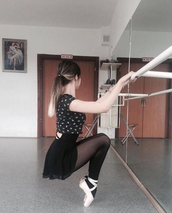 Balerin Ceren Özdemir bıçaklandı