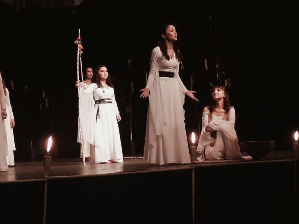 Balerin Ceren Özdemir bıçaklandı