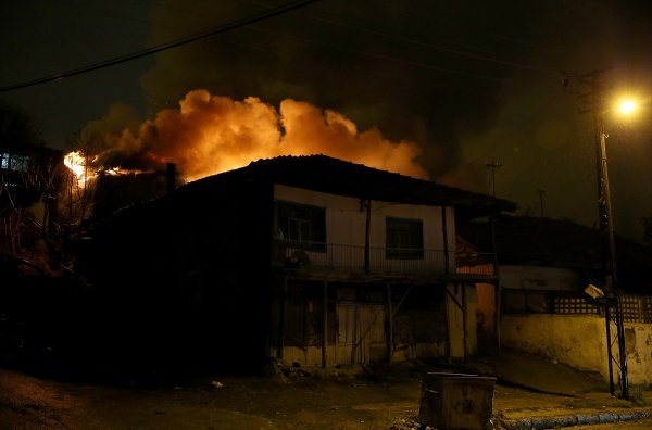 Ankara'da 3 ev kundaklandı
