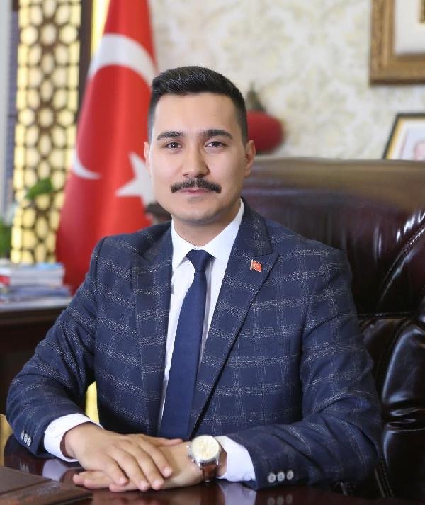 d Direksiyon başında vurulan sürücü, kaymakam aracına çarptı