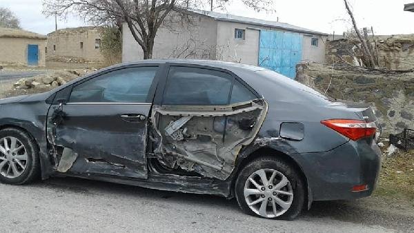 d Direksiyon başında vurulan sürücü, kaymakam aracına çarptı