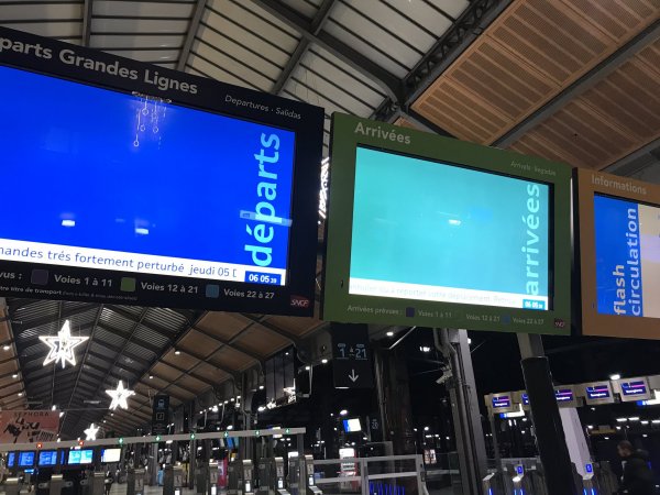 Fransa’daki büyük grev günlük hayatı felç etti