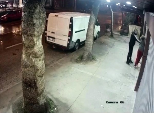 i Bursa'da kız arkadaşına saldıran erkek kamerada