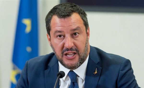 Salvini, içinde Türk fındığı var diye Nutella yemiyor