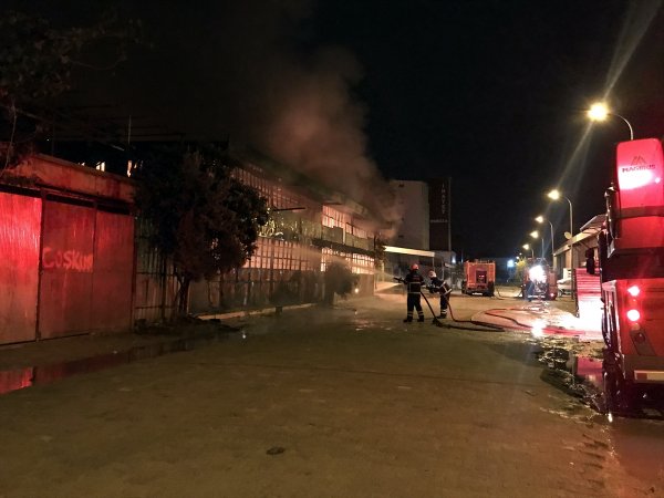 a Hatay'da 5 iş yeri yandı