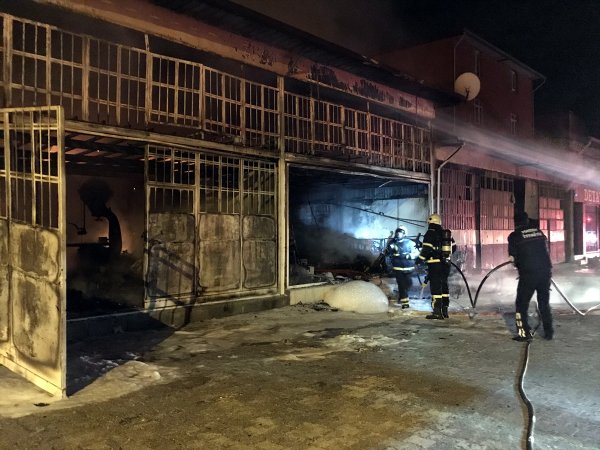 a Hatay'da 5 iş yeri yandı