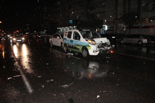 Diyarbakır'da zincirleme trafik kazasında 5 kişi yaralı