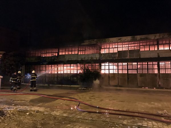 a Hatay'da 5 iş yeri yandı