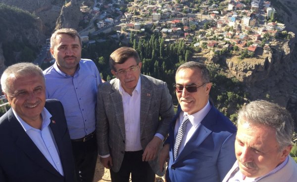 İhsan Özkes, Davutoğlu'nun parti girişiminden ayrıldı