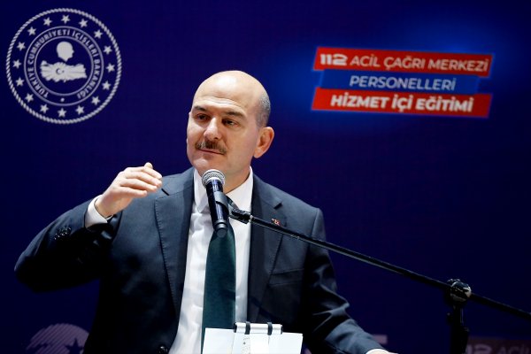 İçişleri Bakanı Soylu, bir kez daha dizilere yüklendi