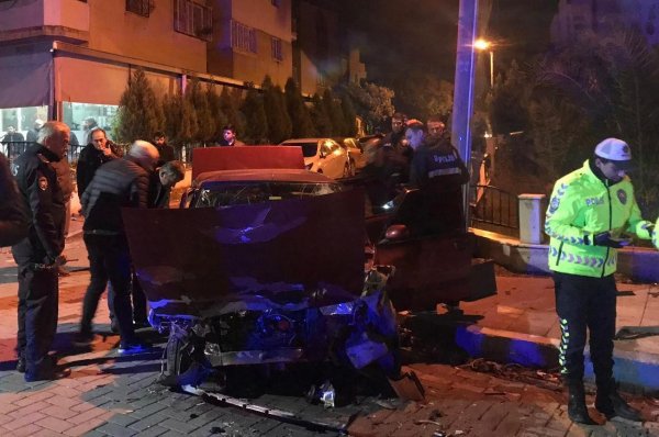 i Manisa'da polis uygulamasından kaçan araç kaza yaptı