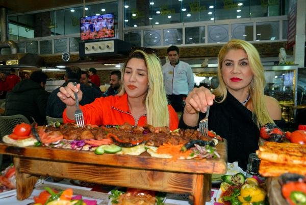 d Adana'nın yeni keşfi: Açma kebap