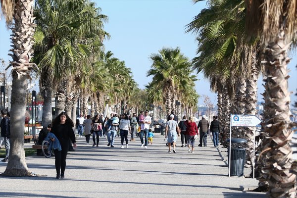Antalya'da aralıkta denize girdiler