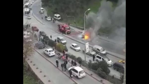 d Yanan araçtan canını hiçe sayıp kayınvalidesini kurtardı