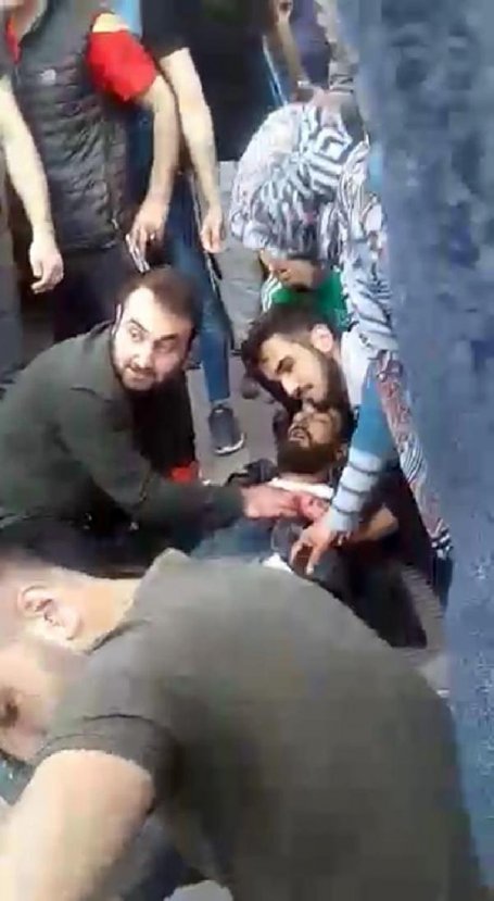 d Mahkeme sonrası tartıştığı genci öldürdü