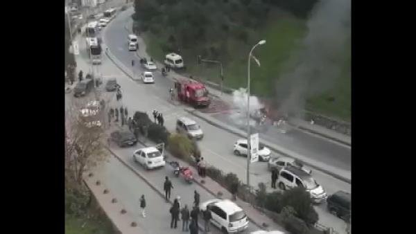 d Yanan araçtan canını hiçe sayıp kayınvalidesini kurtardı