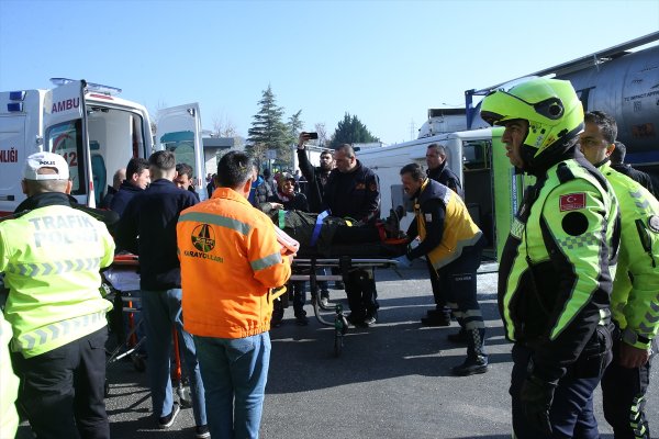 Kocaeli'de özel halk otobüsüne tanker çarptı: 25 yaralı