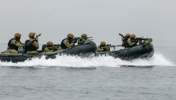 Deniz piyadelerinin nefes kesen eğitimi