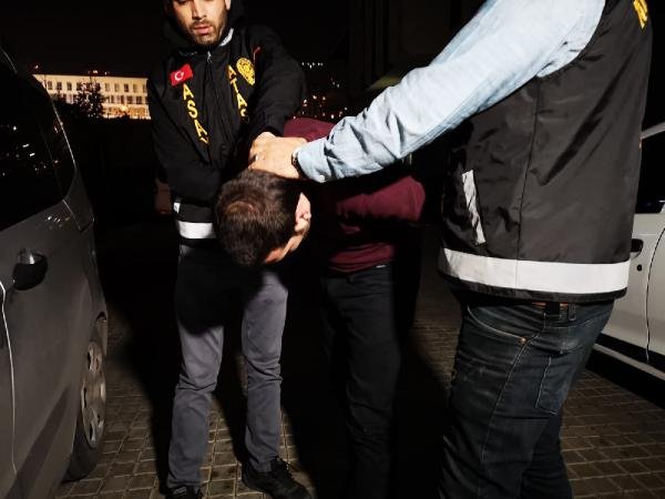 d Ataşehir'de bir sapık cinsel organını gösterdi