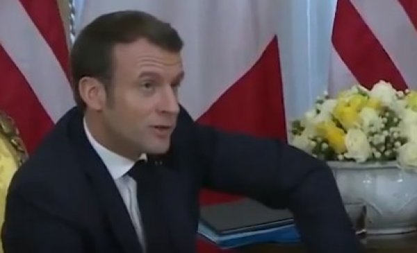 Dublajlı Trump ve Macron görüşmesi