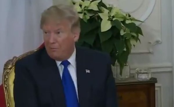 Dublajlı Trump ve Macron görüşmesi